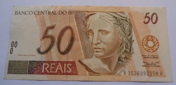 Cédulas de 50 reais